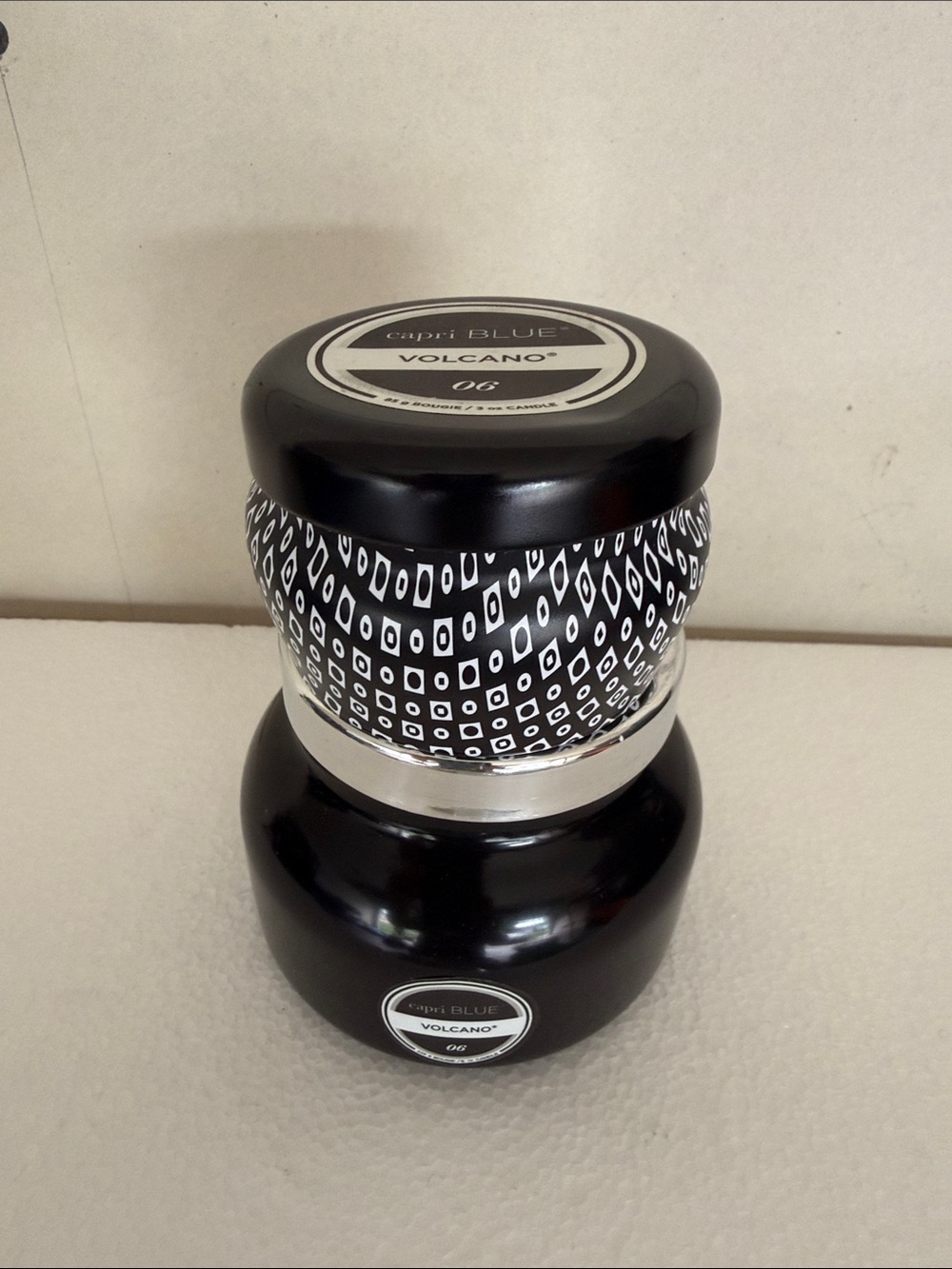 Set Two candles Volcano Scented Candle - Black (8oz)and 3oz